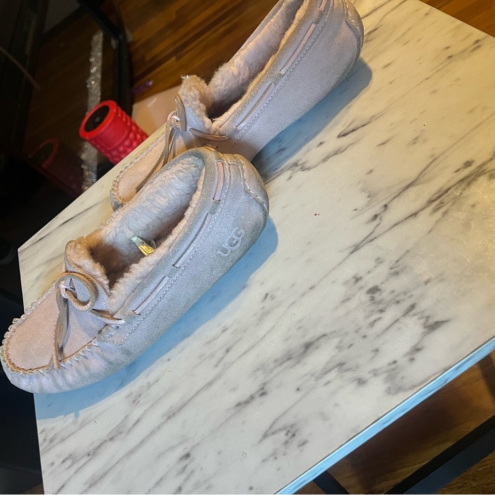 Wome UGG Moccasins Sz8